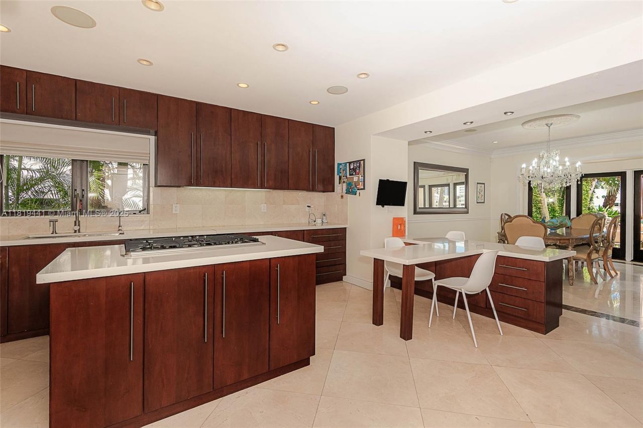 6535 Allison Rd, Miami Beach, FL 33141 Photo