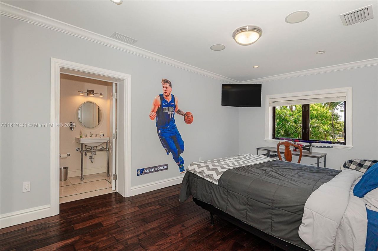 6535 Allison Rd, Miami Beach, FL 33141 Photo