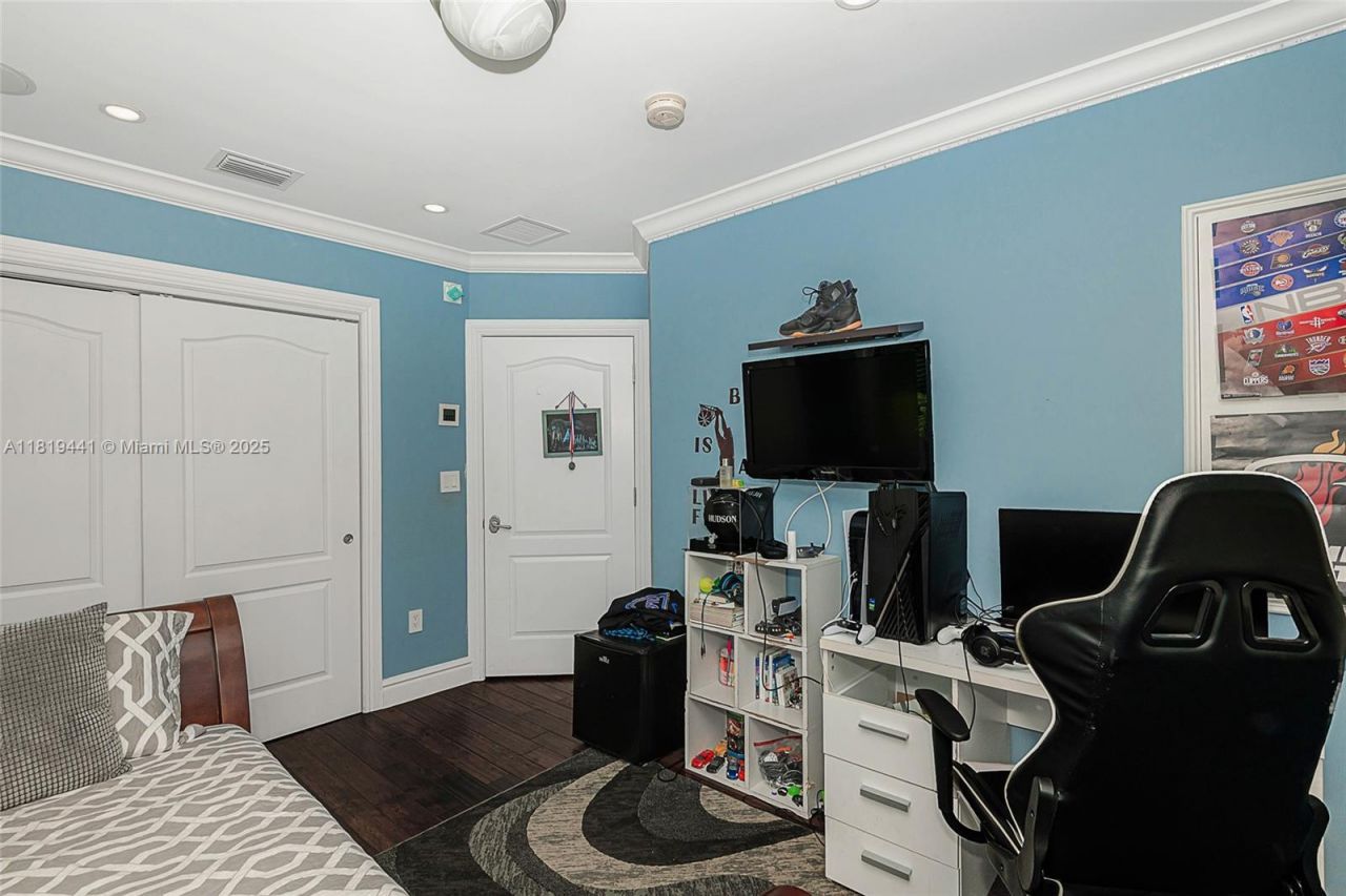 6535 Allison Rd, Miami Beach, FL 33141 Photo