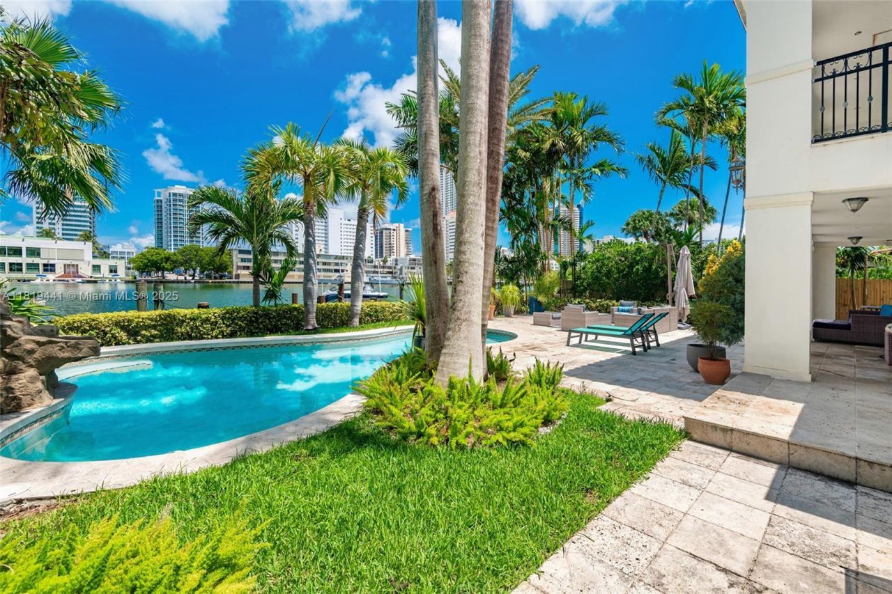 6535 Allison Rd, Miami Beach, FL 33141 Photo