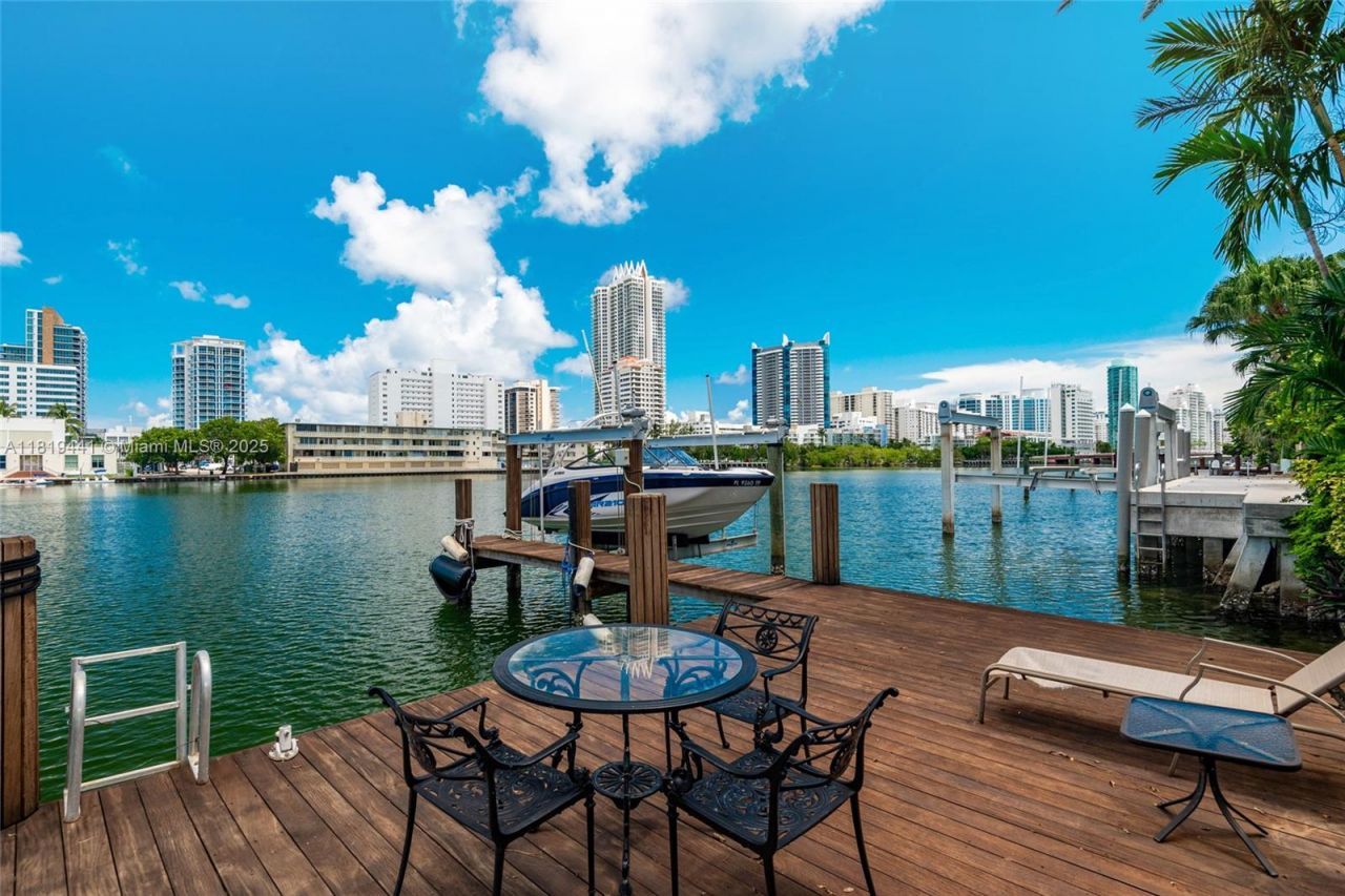 6535 Allison Rd, Miami Beach, FL 33141 Photo