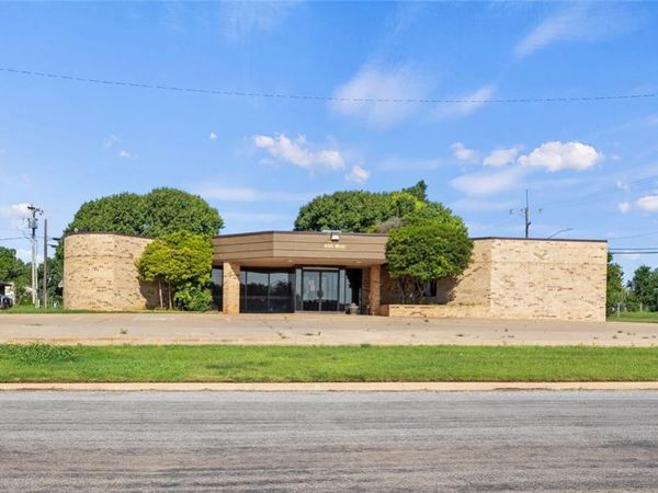 400 S Main Avenue, Custer City, OK 73639