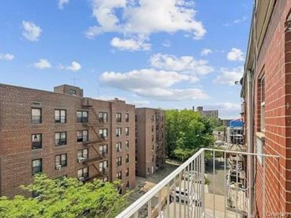 141-04 Pershing Crescent, Briarwood, NY 11435