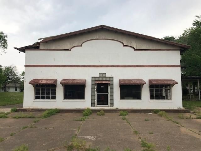 812 W 7th Street, Bonham, TX 75418 Main Photo