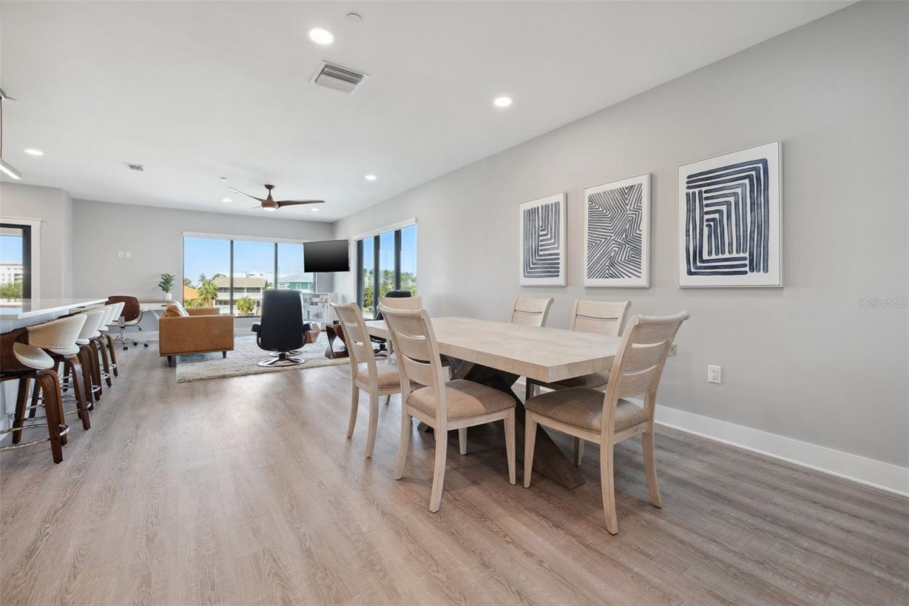 12400 Capri Circle N, Treasure Island, FL 33706 Photo