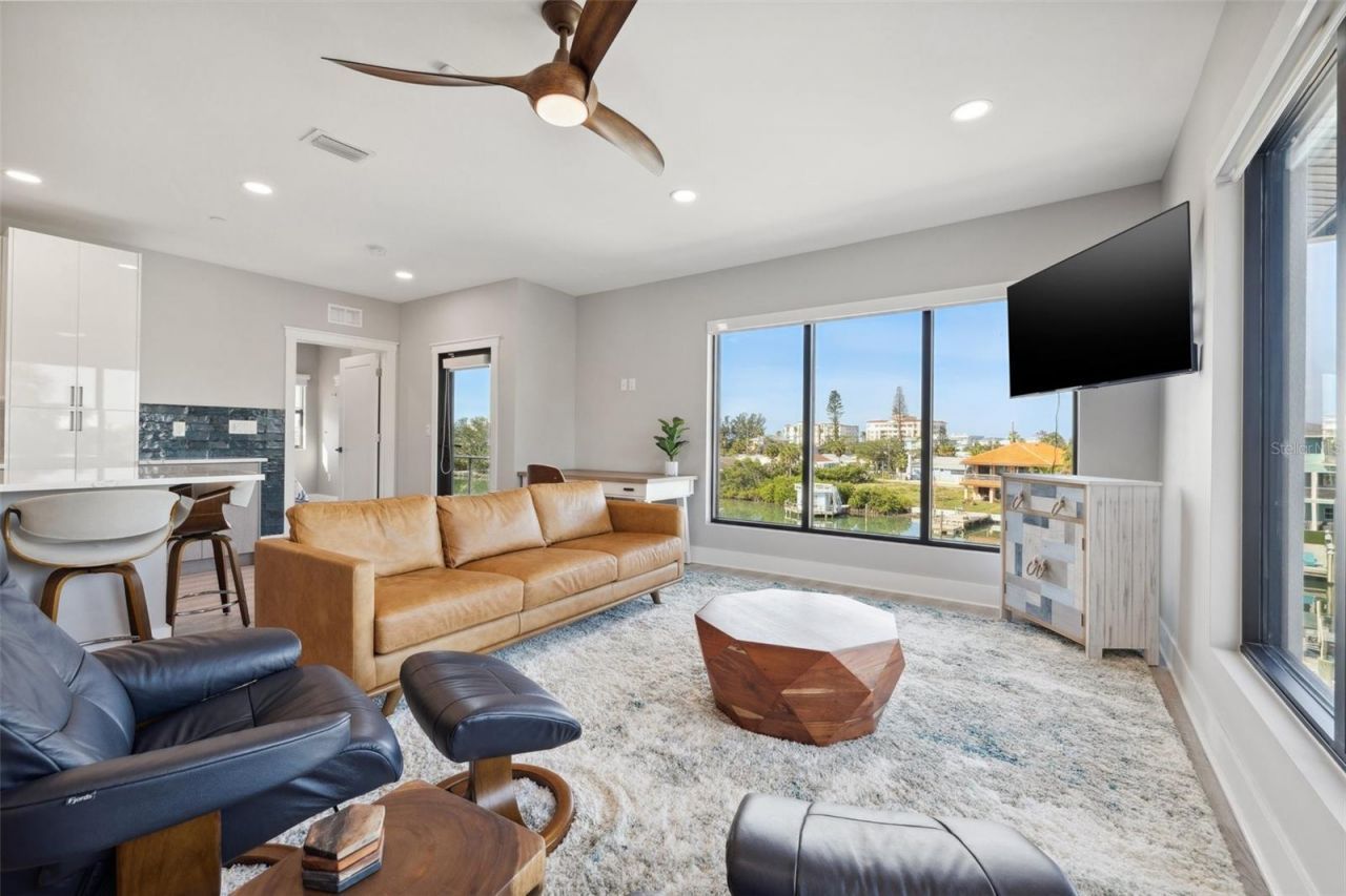 12400 Capri Circle N, Treasure Island, FL 33706 Photo