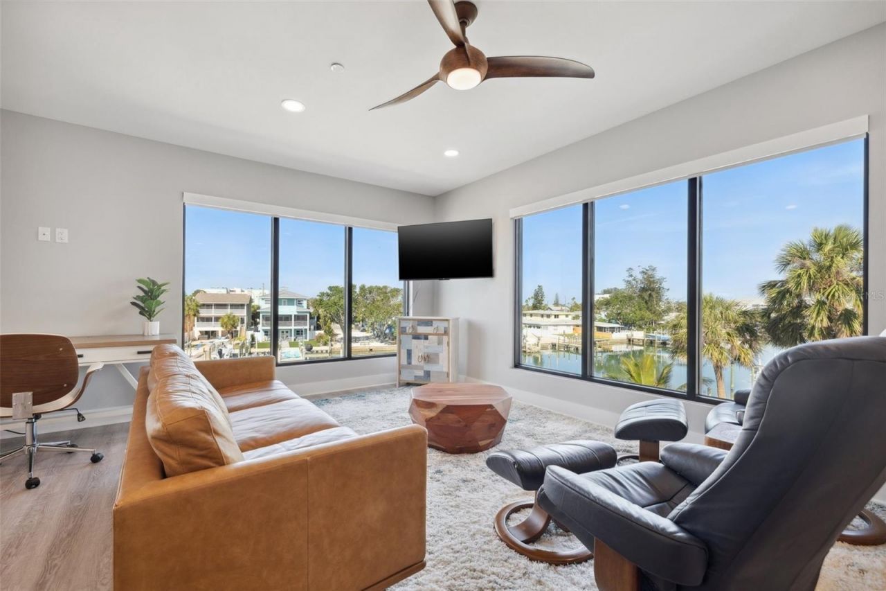 12400 Capri Circle N, Treasure Island, FL 33706 Photo