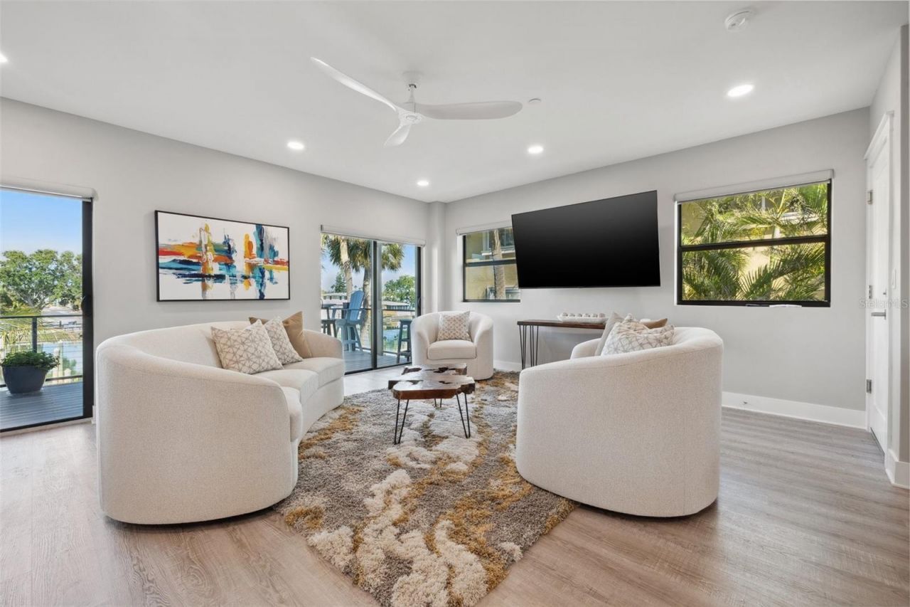 12400 Capri Circle N, Treasure Island, FL 33706 Photo