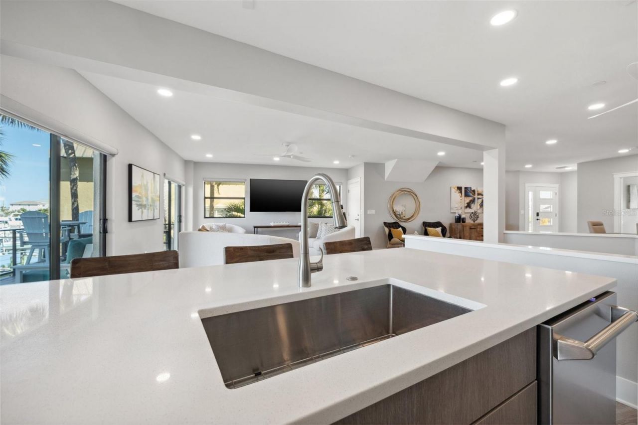 12400 Capri Circle N, Treasure Island, FL 33706 Photo