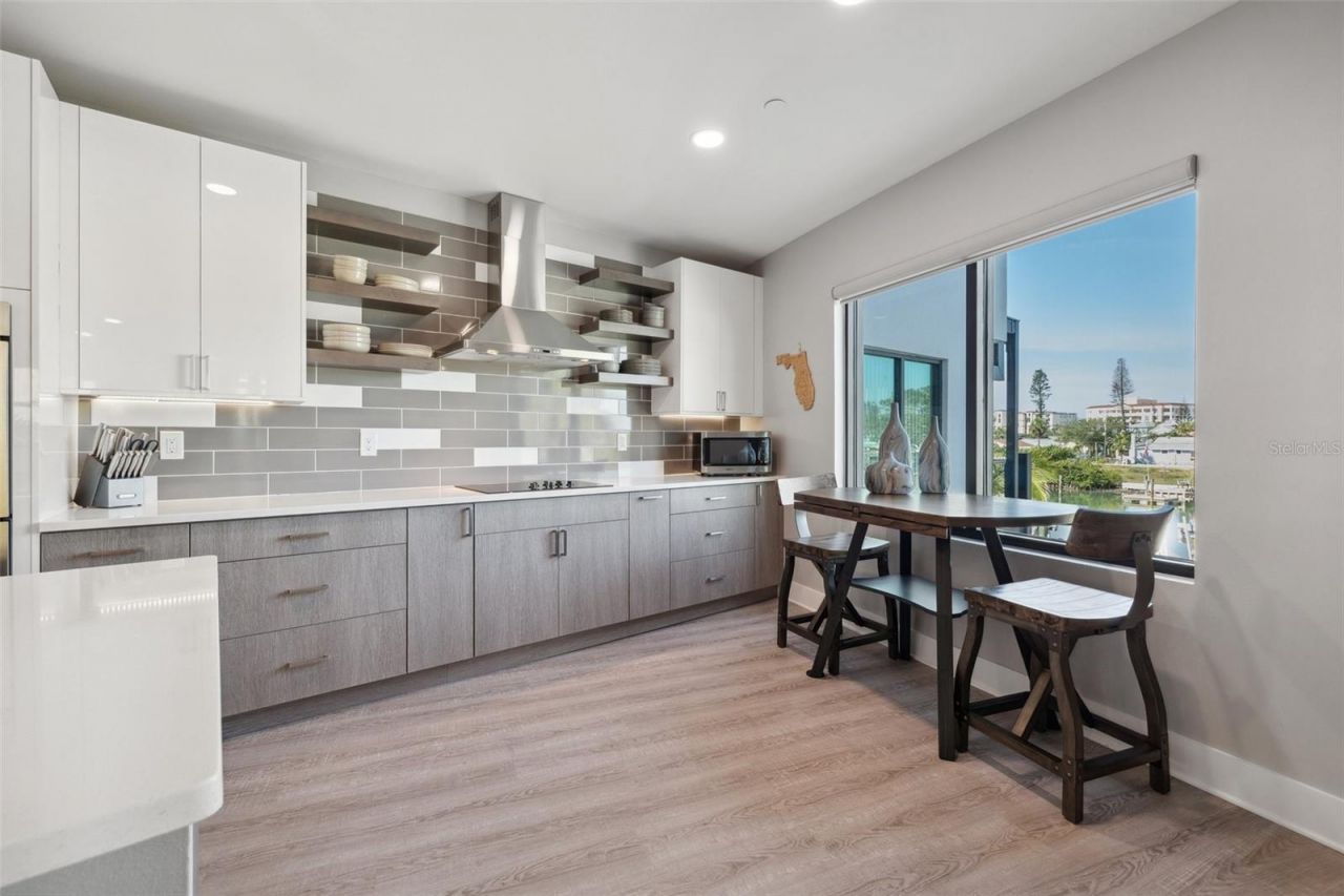 12400 Capri Circle N, Treasure Island, FL 33706 Photo