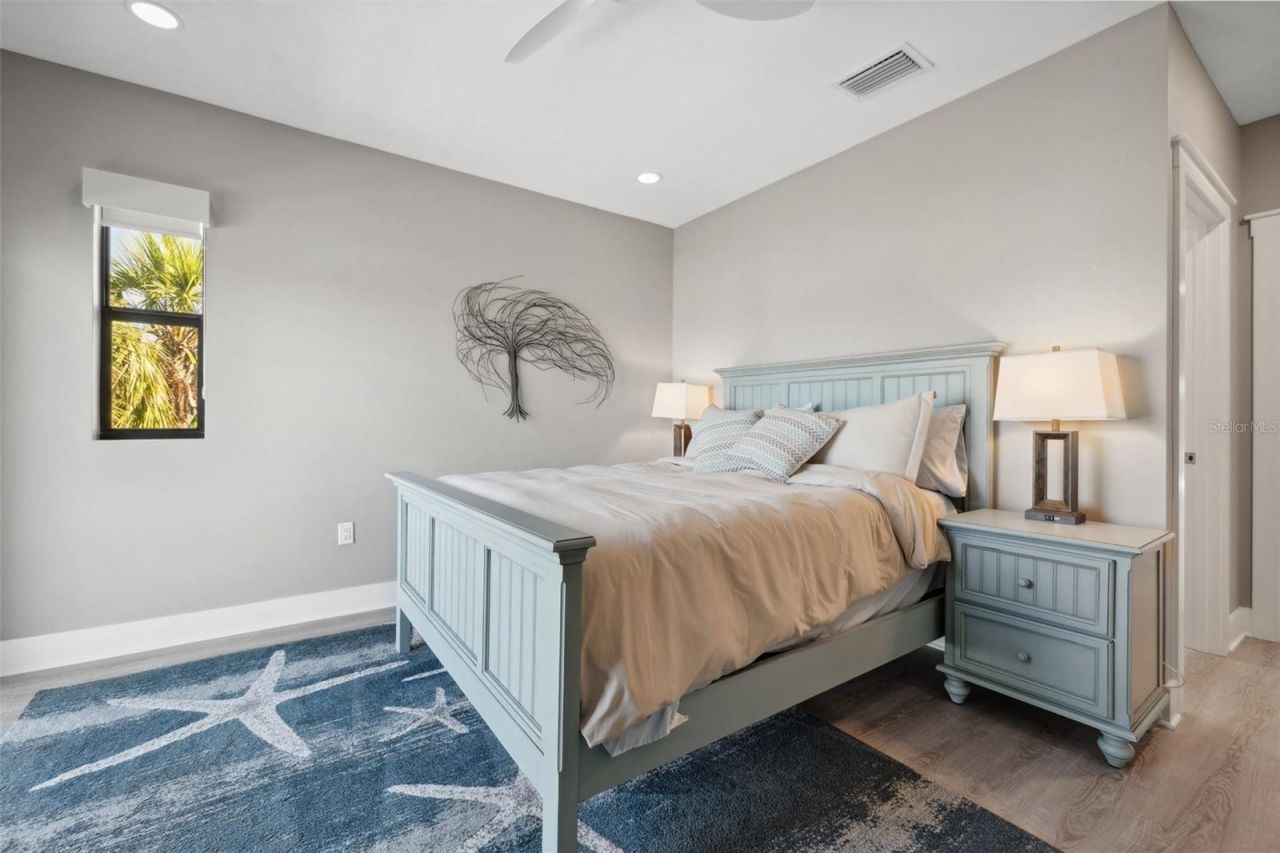 12400 Capri Circle N, Treasure Island, FL 33706 Photo