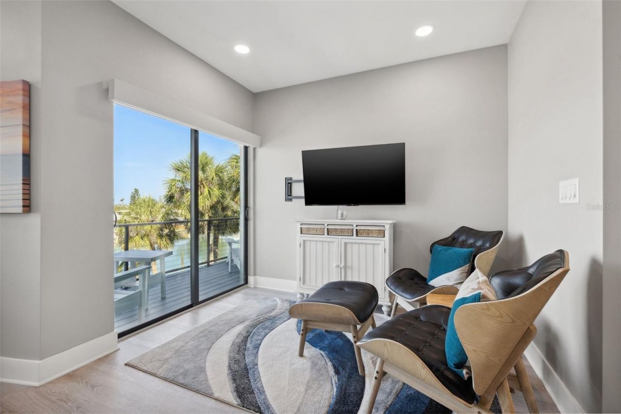 12400 Capri Circle N, Treasure Island, FL 33706 Photo