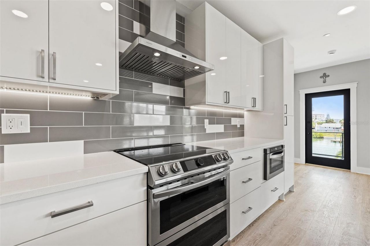 12400 Capri Circle N, Treasure Island, FL 33706 Photo