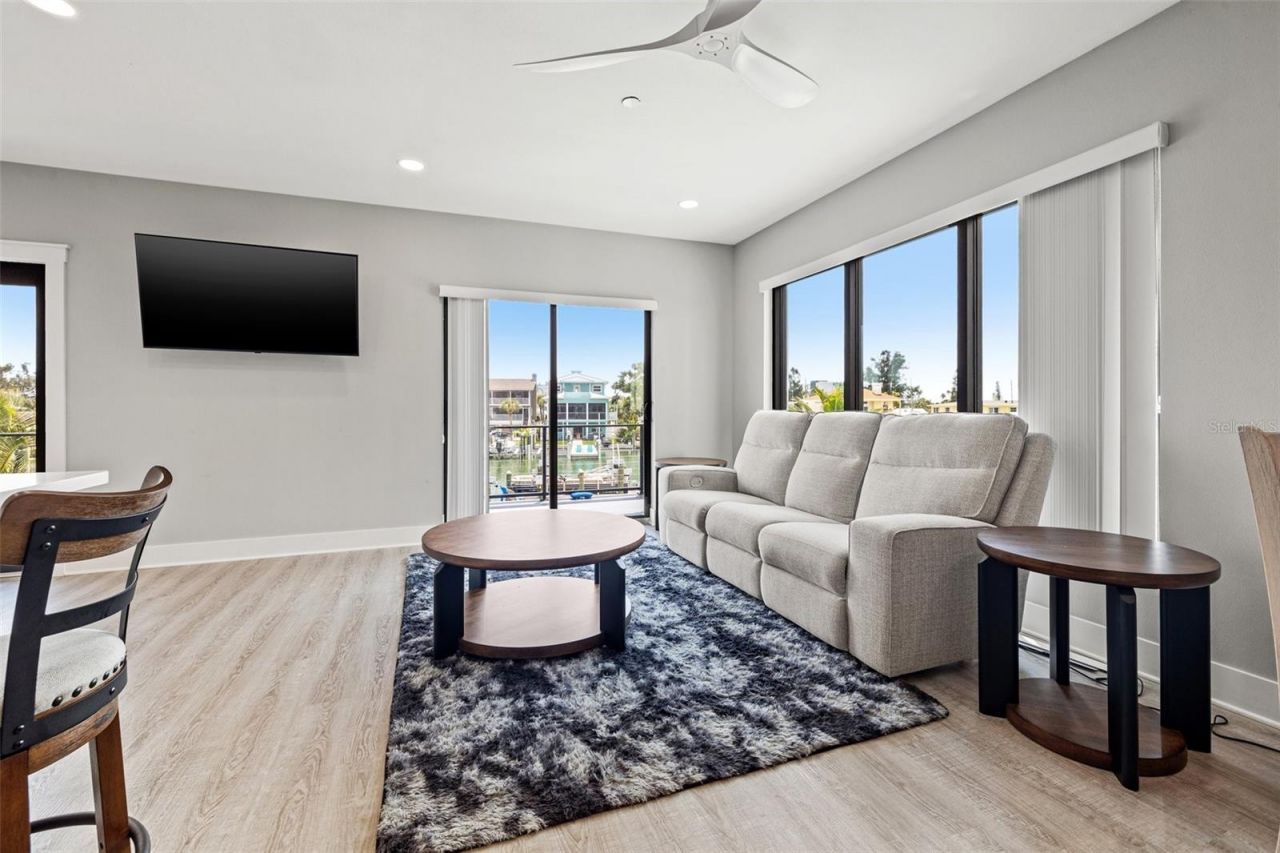 12400 Capri Circle N, Treasure Island, FL 33706 Photo