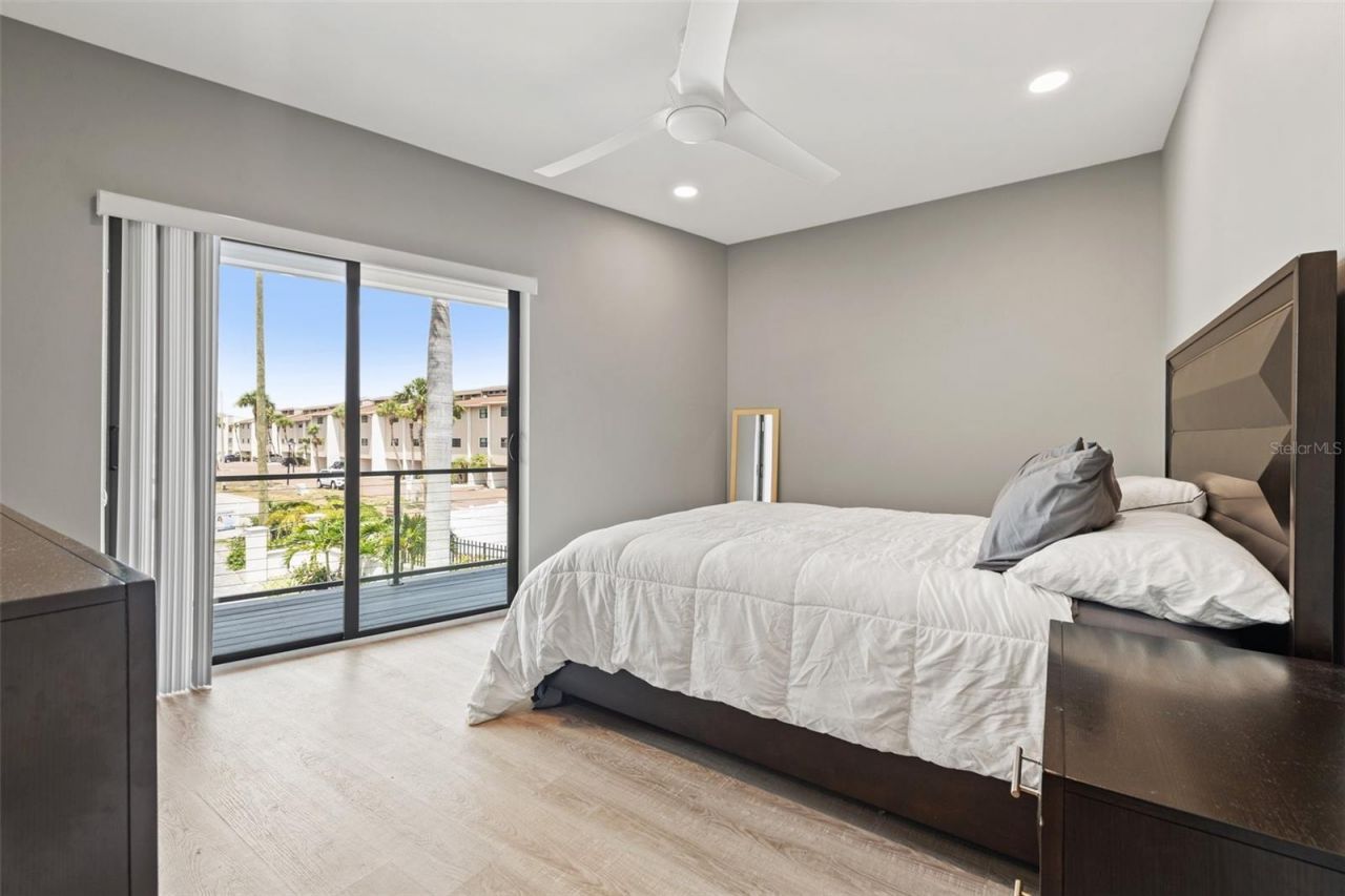 12400 Capri Circle N, Treasure Island, FL 33706 Photo