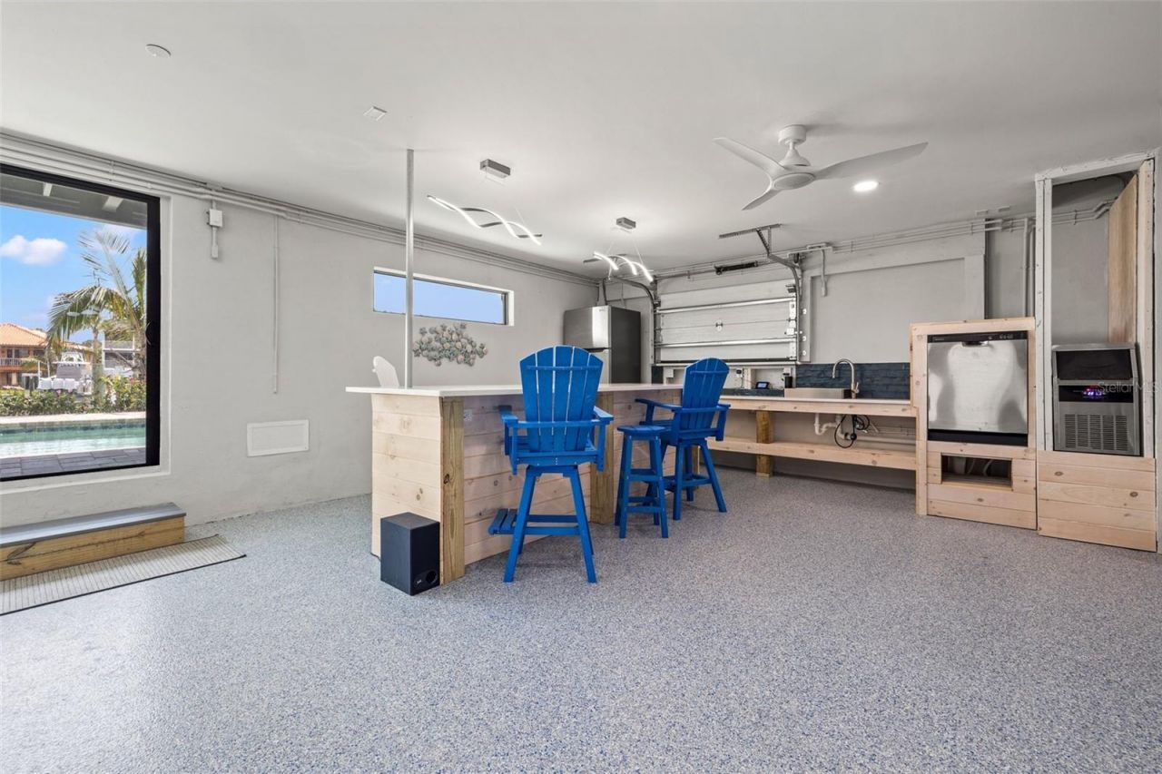 12400 Capri Circle N, Treasure Island, FL 33706 Photo