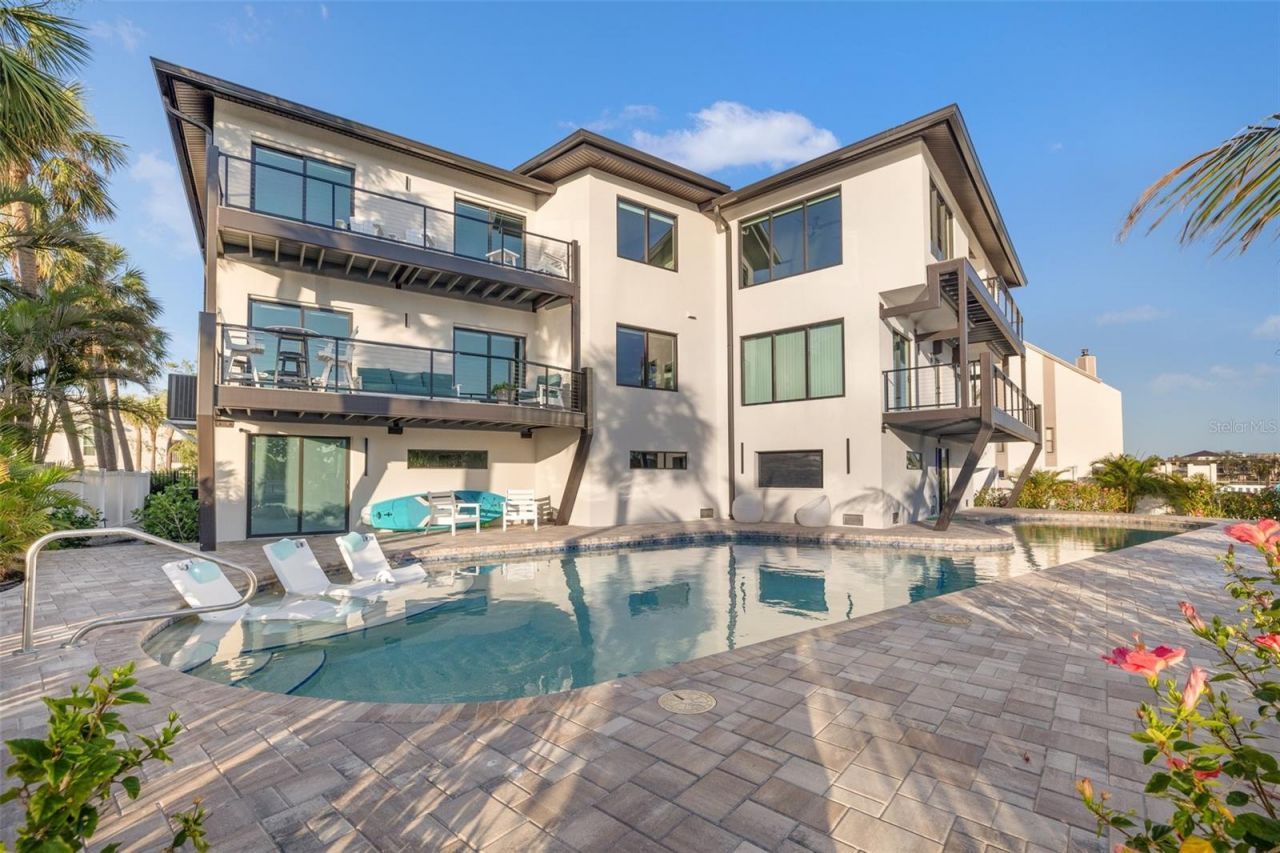 12400 Capri Circle N, Treasure Island, FL 33706 Photo