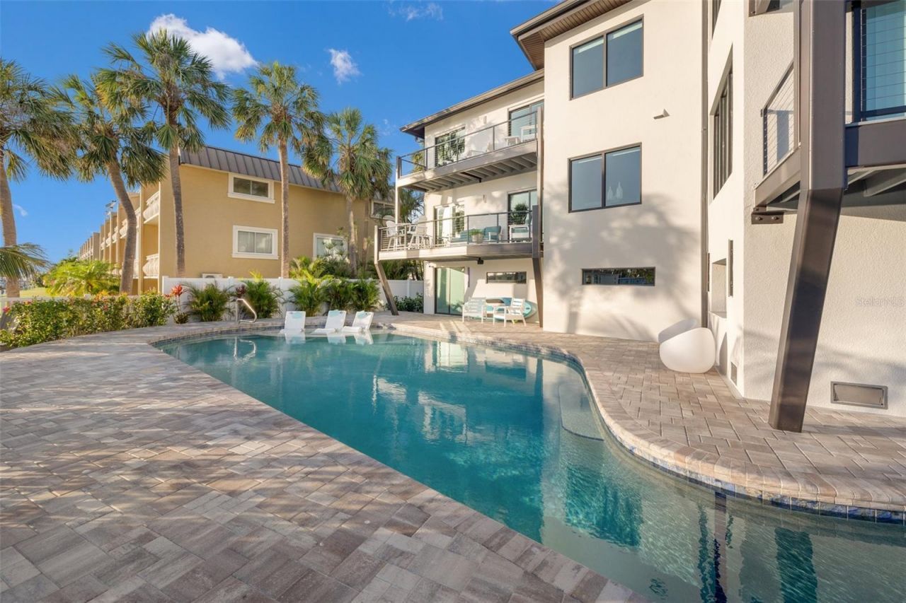 12400 Capri Circle N, Treasure Island, FL 33706 Photo