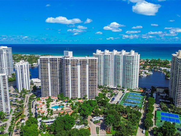 20281 E Country Club Dr, Unit 1412, Aventura, FL 33180