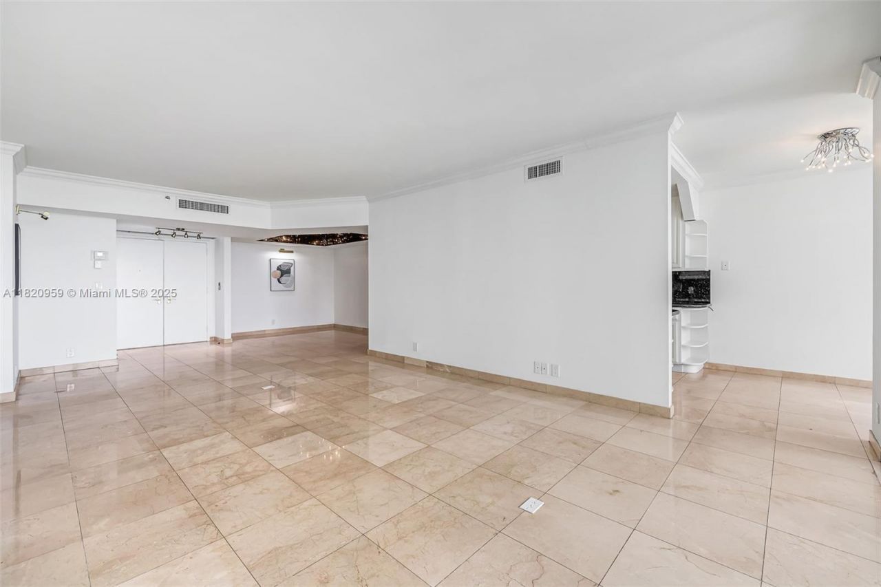 20281 E Country Club Dr, Unit 1412, Aventura, FL 33180 Photo