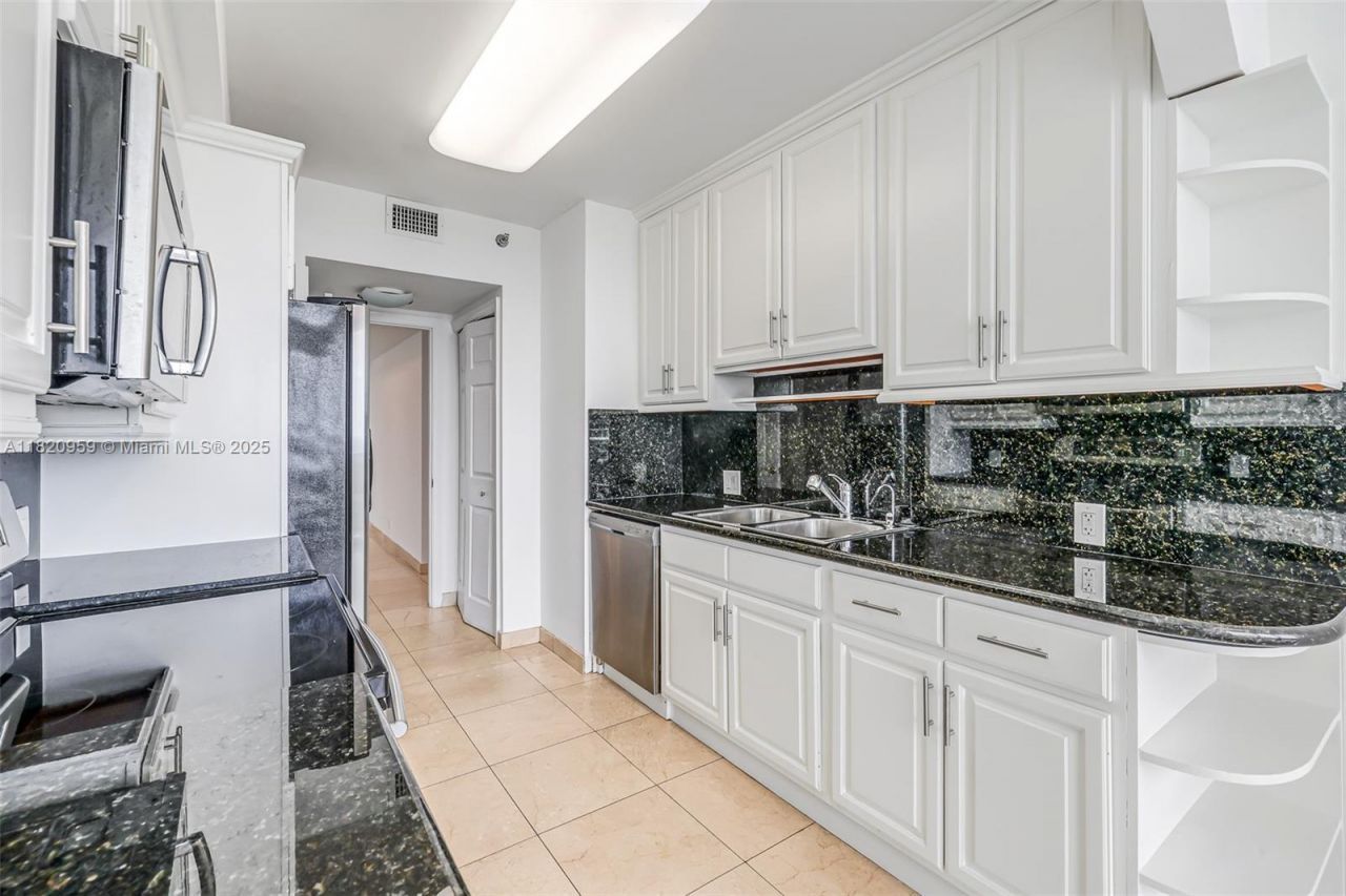 20281 E Country Club Dr, Unit 1412, Aventura, FL 33180 Photo