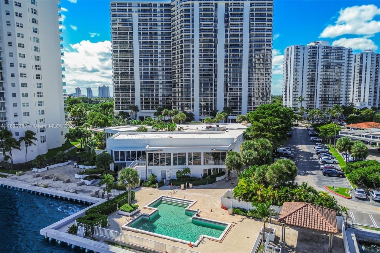 20281 E Country Club Dr, Unit 1412, Aventura, FL 33180 Photo