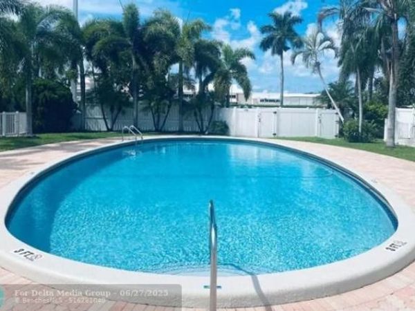 1801 NE 62nd St, Unit 105, Fort Lauderdale, FL 33308