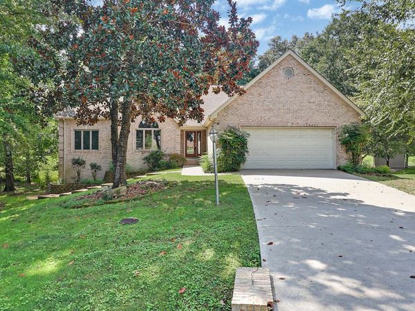 17 Kenwood Ct., Crossville, TN 38558