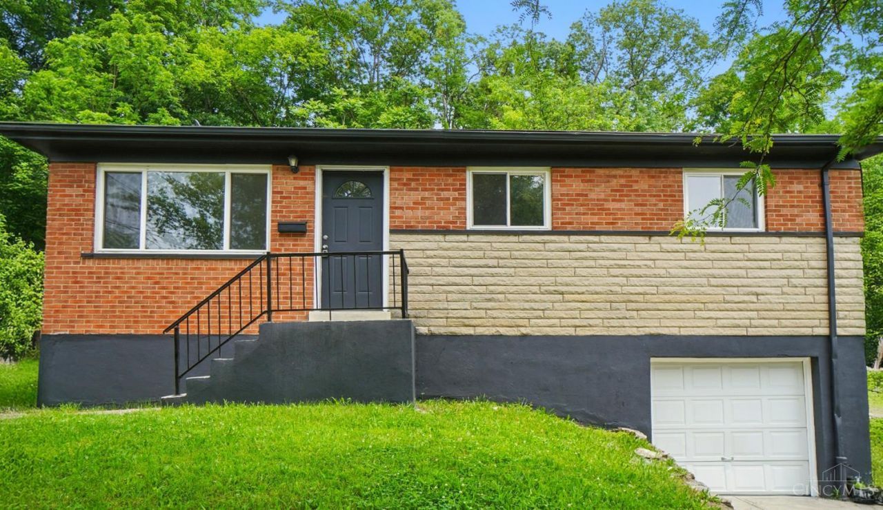 2962 Aquadale Lane, Cincinnati, OH 45211 Main Photo