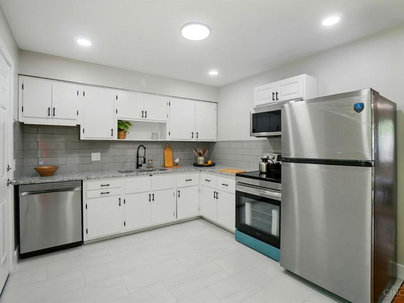 2962 Aquadale Lane, Cincinnati, OH 45211 Photo 14