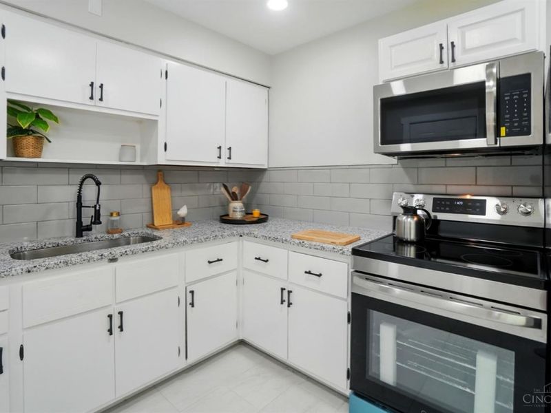 2962 Aquadale Lane, Cincinnati, OH 45211 Photo 16