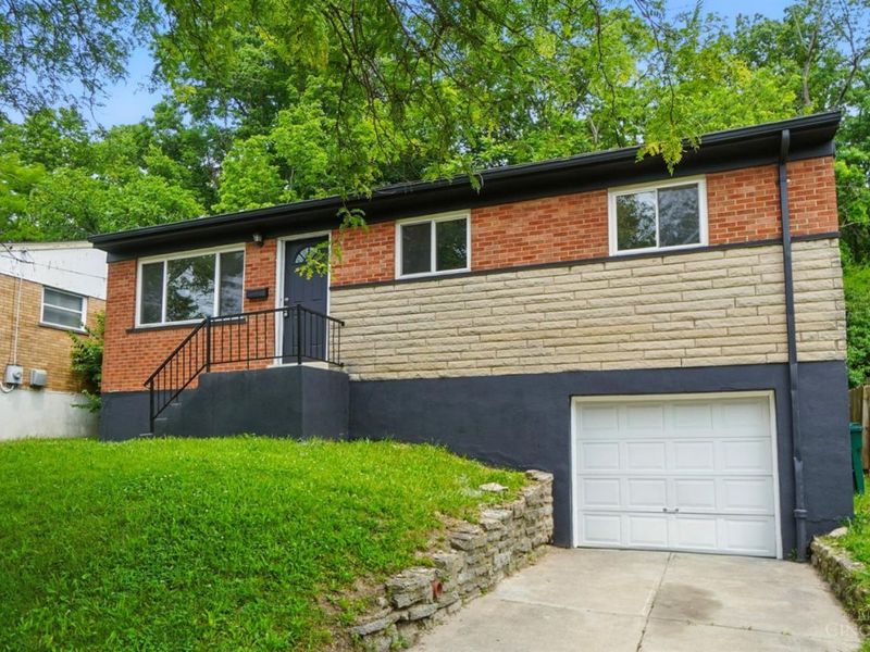 2962 Aquadale Lane, Cincinnati, OH 45211 Photo 2