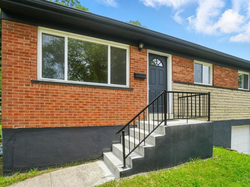 2962 Aquadale Lane, Cincinnati, OH 45211 Photo 4