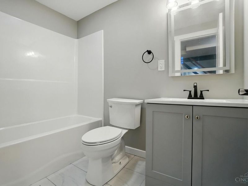 2962 Aquadale Lane, Cincinnati, OH 45211 Photo 41