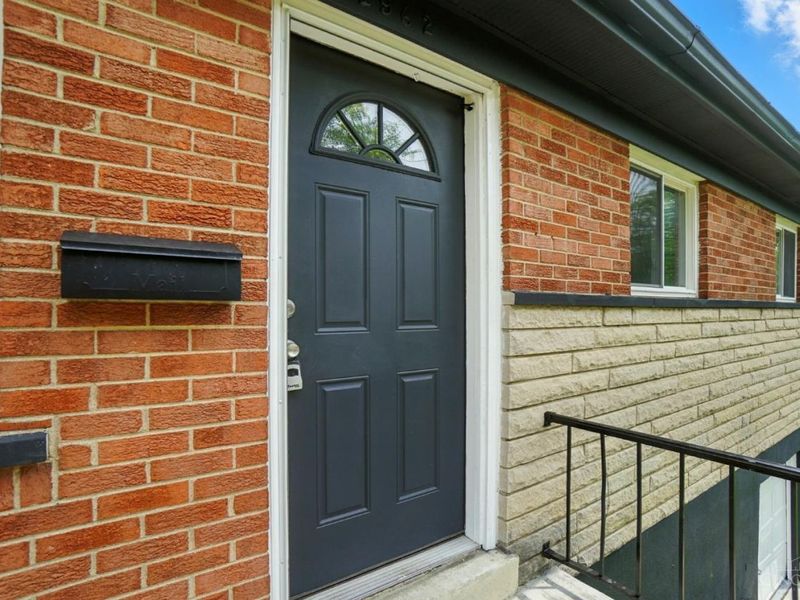 2962 Aquadale Lane, Cincinnati, OH 45211 Photo 6