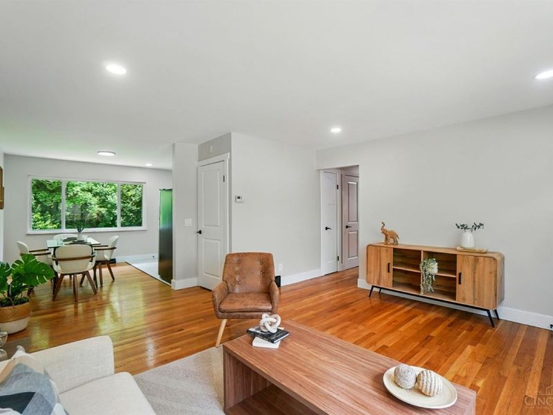 2962 Aquadale Lane, Cincinnati, OH 45211 Photo 9