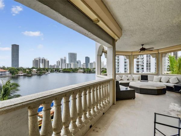 19925 NE 39th Pl, Unit 404, Aventura, FL 33180