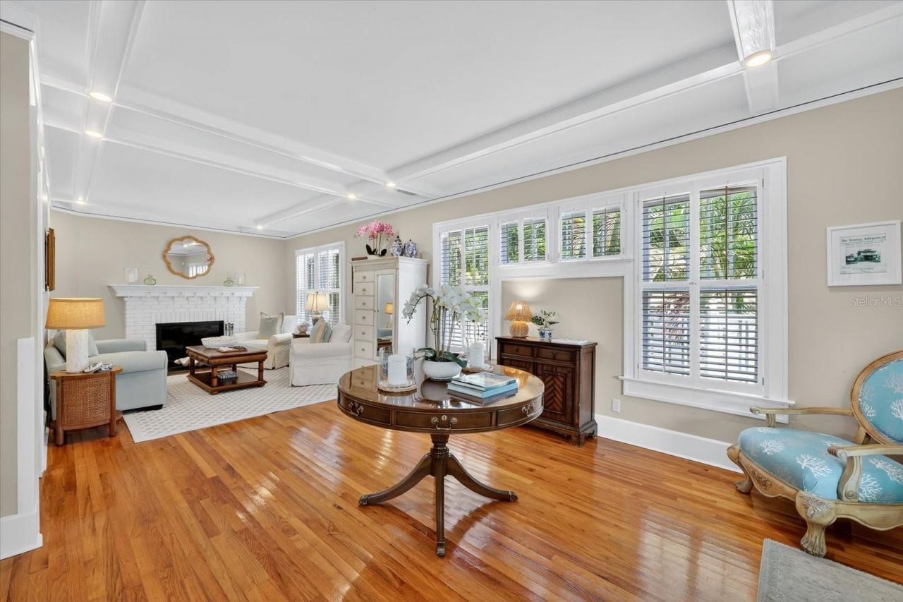 235 10th Avenue Ne, Saint Petersburg, FL 33701 Photo