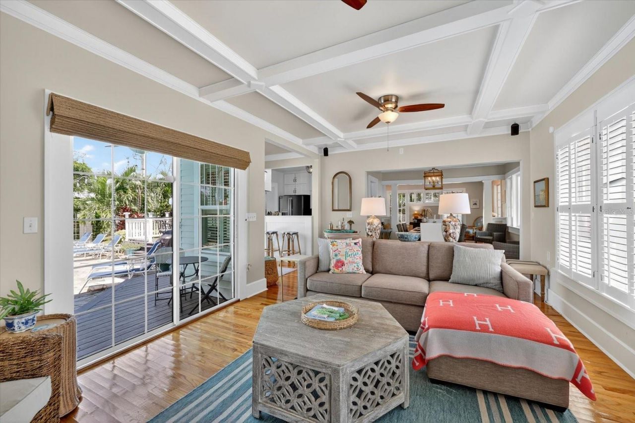 235 10th Avenue Ne, Saint Petersburg, FL 33701 Photo