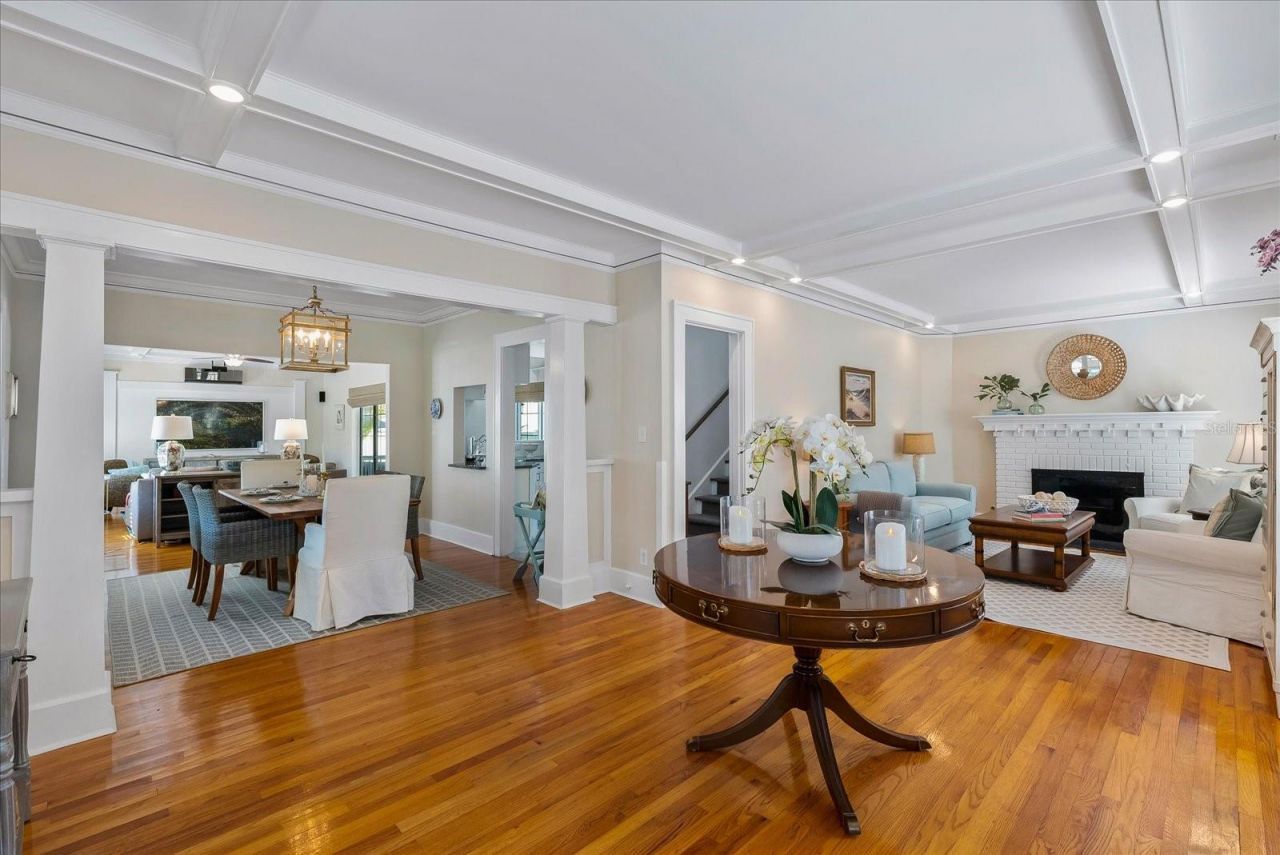 235 10th Avenue Ne, Saint Petersburg, FL 33701 Photo