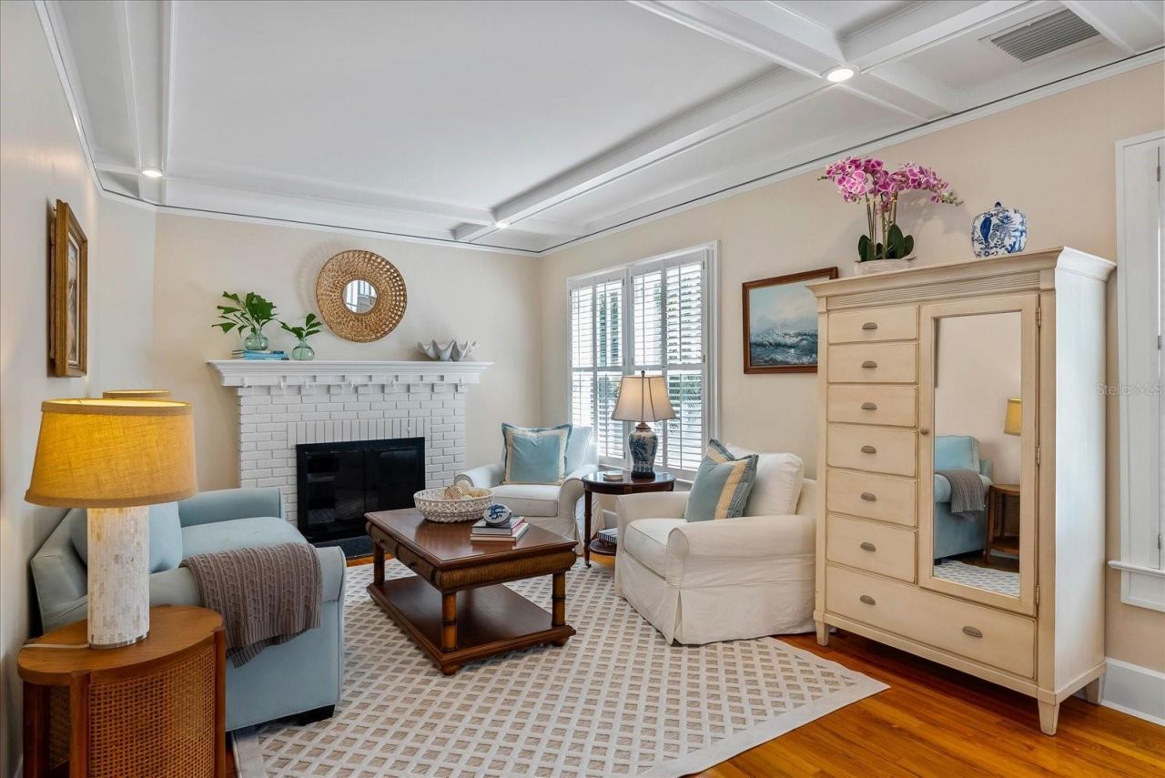 235 10th Avenue Ne, Saint Petersburg, FL 33701 Photo