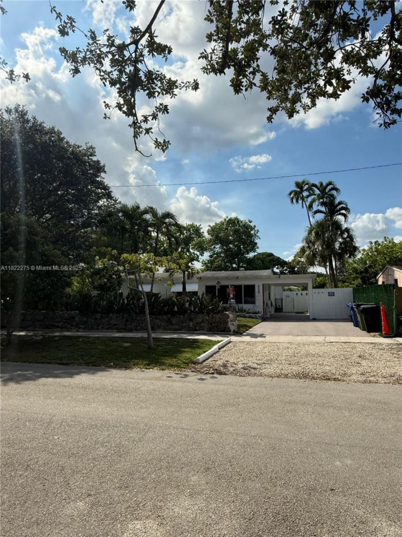 205 SW 21st Way, Fort Lauderdale, FL 33312 Photo