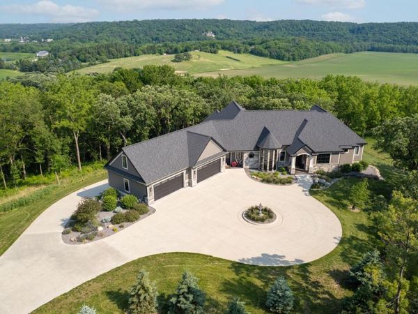 1500 Weatherhill Ridge Court SW, Rochester, MN 55902