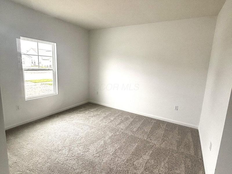 618 Lois Lane, London, OH 43140 Photo 5