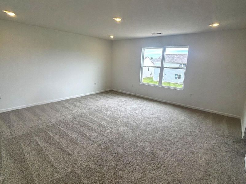 618 Lois Lane, London, OH 43140 Photo 7