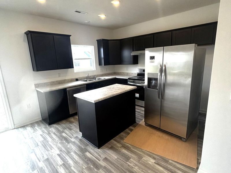 618 Lois Lane, London, OH 43140 Photo 9