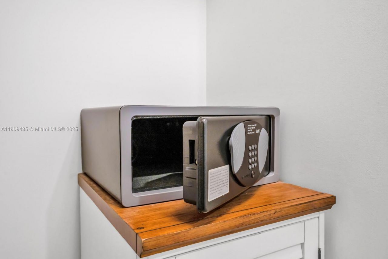 1435 Brickell Ave, Unit 3012, Miami, FL 33131 Photo