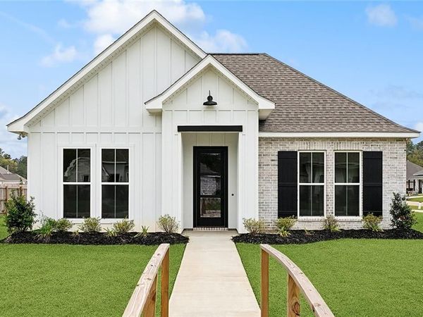 72701 ROBINDALE Drive, Covington, LA 70435