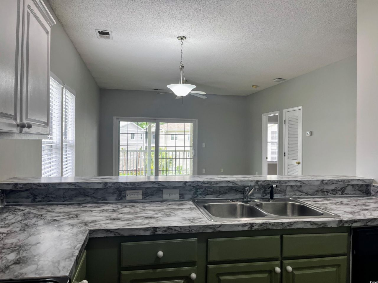 2498 Coastline Ct. Photo 9