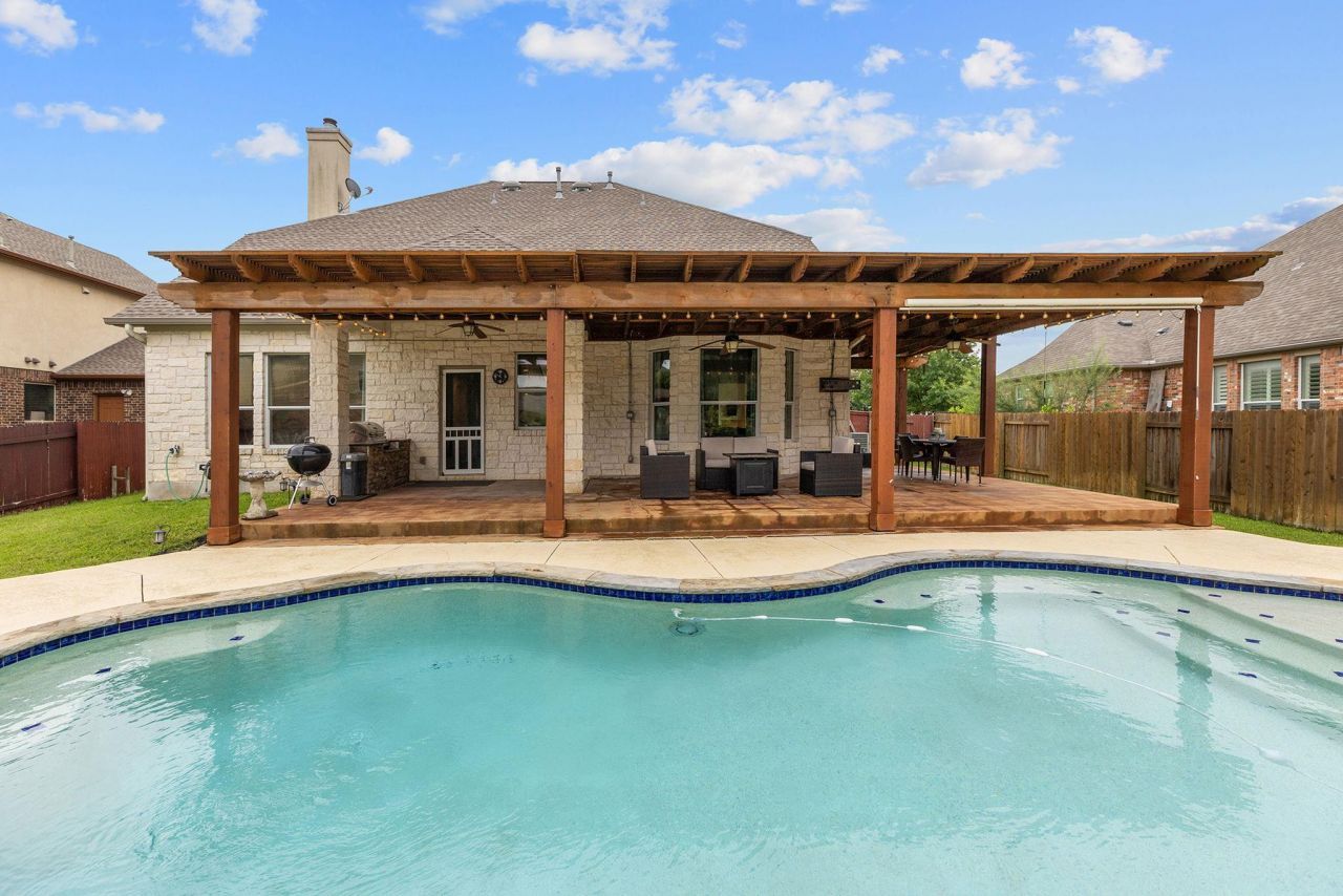 204 Lake Livingston Dr, Georgetown, TX 78628 Main Photo